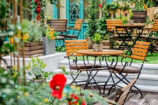 La terrasse de l'hôtel The Westin Paris-Vendôme ressemble à un vrai potager urbain.