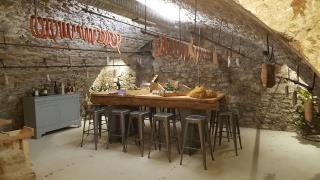 L'Arrivage  à Sète, charcuterie maison dans la cave à Manger