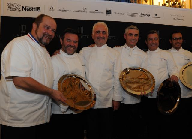 De gauche à droite : Gilles Goujon, Michel Troisgros, Guy Savoy, Benoît Violier, Joan Roca et César Troisgros.