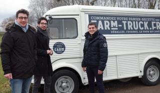 Les trois fondateurs de Farm Truck ont choisi un camion Citroën Tube pour distribuer leurs paniers.