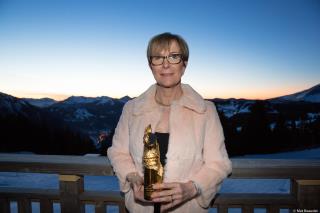 Dominique Loiseau et son Trophée Femme en Or de la Femme d'Entreprise.