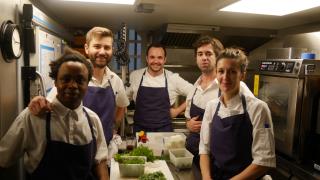 Toute l'équipe de cuisine de La Bourse et la Vie, Paris IIe