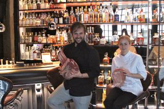 Arthur Girard et Marie Casciani proposent 15 variétés de viande à la carte.