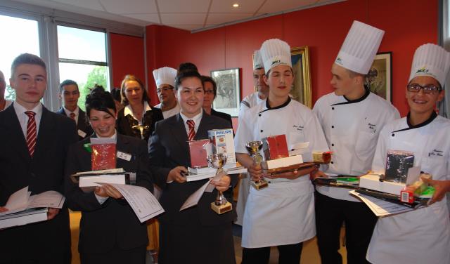 Les six vainqueurs, trois pour la salle, trois pour la cuisine. Matéo Chanat, Manon Montagne, Morgane Gaudon, Jean-Baptiste Douce, Romain Heitz et Maxim Da Silva.