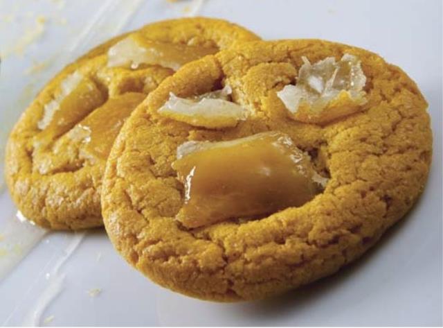 Cookie aux écorces de citron acidulé.