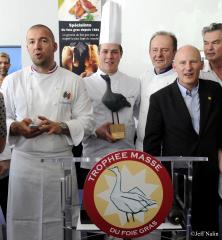 Le vainqueur en compagnie de Guillaume Gomez, Jean-Georges Klein et Frédéric Masse.