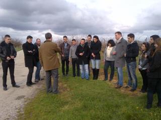 Les visites sur site font partie des plus de la formation : ici, dans les vignes de Chateaubernard,...