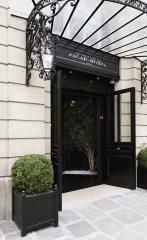 L'entrée du Grand Hôtel du Palais-Royal.