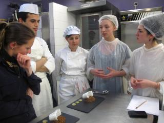 Depuis 2012, l'atelier de design et de photographie culinaire du lycée Guillaume Tirel, à Paris,...