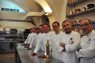 autour de Thibaut Ruggeri, grand vainqueur du Bocuse d'Or 2013 : François Adamski, Président de la...