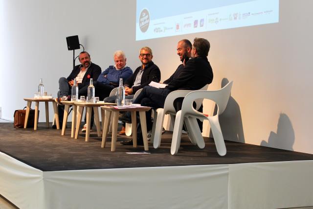 Débat sur le thème de l'élevage paysan, avec la participation (au centre) du chef étoilé Eric Guérin.