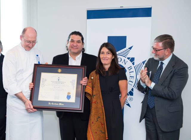 Mark Singer, directeur technique en cuisine de l'école Le Cordon Bleu Paris, Gaston Acurio, Sandra Messier, représentant Le Cordon Bleu International et Alfredo Perez Armiñan, directeur général adjoint auprès de l'Unesco.