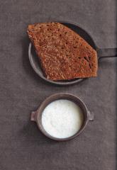 Galette sèche au lait ribot, une recette harmonisée du livre 'Breizh Café'.