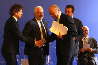 Laurent Fabius, avec Guy Martin, Guy Savoy, Philippe Faure, Ambassadeur de France et président du...