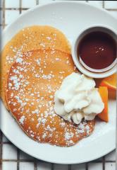 Pancakes classiques, une recette harmonisée du livre 'Une américaine à Paris'.