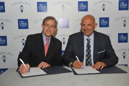 Signature de renouvellement de partenariat entre Dr. Nehme Azouri et Andr Cointreau.