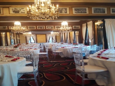 La salle de restaurant du Fouquet's dresse pour la crmonie des Csars
