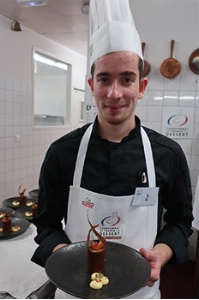 Julien Laleve (catgorie Junior) avec son dessert 'Circonvolution'