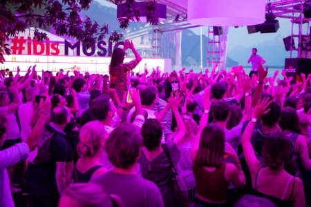 ibis lance un vaste programme autour de la musique, concerts  la cl.