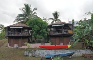 Les bungalows de fabrication brsilienne, ont t optimiss  la faon d'une cabine de bateau.