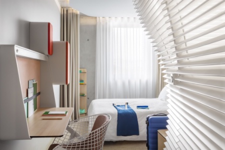 Une chambre de l'htel Okko Cannes, designe par Patrick Norguet.