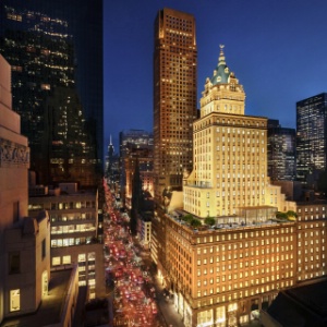 A New York, le groupe Aman a investi l'emblmatique Crown Building, dont le toit s'inspire de celui des chteaux de la Loire