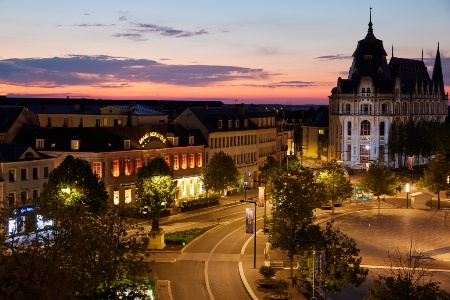 Le Grand Monarque est install en plein coeur de la ville de Chartres.