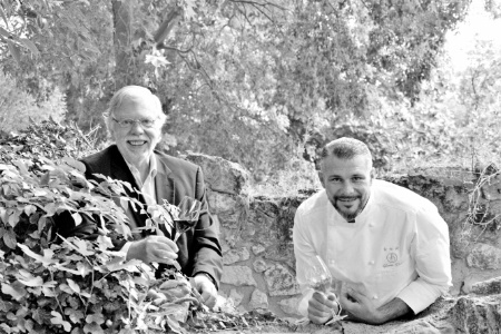 Depuis 2015 Glenn Viel, aujourd'hui triplement toil au guide Michelin, est devenu le chef des cuisines du restaurant gastronomique  Baumanire.
