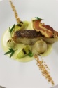 Recette de chef à chef : Dos de cabillaud poêlé, crème d'ail confit, poireaux grillés, poitrine séchée