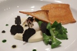 Oeuf bio poché, mousseline de topinambour, truffe noire et coulis de mâche