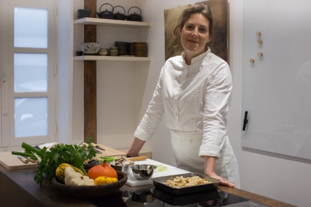 Emilie Flix-Getz, fondatrice de l'acadmie de formation de chefs Wayo prsente l'art de cuisiner vivant, selon la tradition est-asiatique