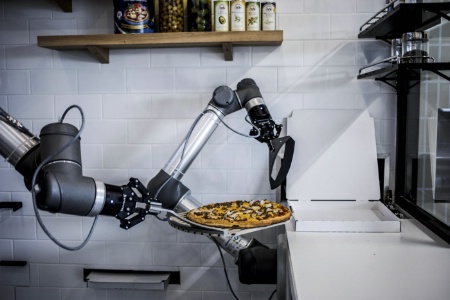 La start-up Pazzi a cr un robot pizzaiolo.