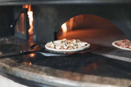 Basilic & Co se dmarque par l'utilisation de produits de terroir et de qualit pour ses recettes de pizzas.