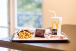 McDonald's France veut supprimer ses pailles en plastique