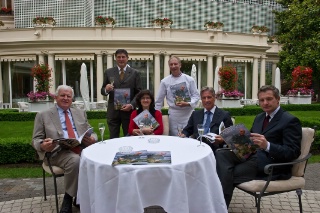 Didier Le Calvez, directeur gnral du Bristol et Eric Frchon. Lonard Humbrecht, Brnice Lurton, Grard Perse et Didier Depond (au premier plan).