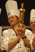 Ramus Kofoed du Danemark remporte le Bocuse d'or 2011.