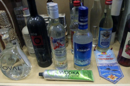 5 - Russian Vodka Room  Vodka Museum : De la vodka en tube pour les cosmonautes russes...