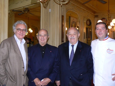 Pierre Troisgros, ici entour d'Alain Ducasse, du regrett Paul Bocuse et Christophe Muller, chef excutif du groupe Paul Bocuse,