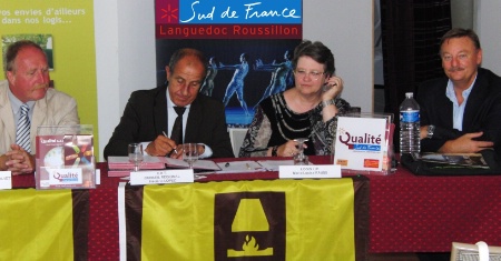 Frdric Lopez, pour le Comit rgional du tourisme, et Marie-Louise Rauss, pour l'Union rgionale des Logis de France, ont sign cette convention.