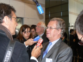 Jean-Pierre Chedal (Synhorcat) sous le feu des questions des journalistes.