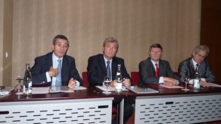 De gauche  droite; Dominique Giraudier, Philippe Labb, Laurent Caraux (prsident d'honneur du SNRTC) et Jean-Michel Texier, prsident de Frres Blanc ont exprim leurs ambitions devant la presse.