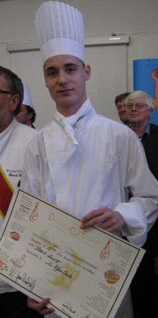 Basile Guiltat, apprenti au Ritz, a remport le Trophe Jeune Talent international 2010.