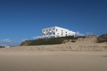 Le Grand Htel de la Plage  Biscarosse, pos sur la dune.