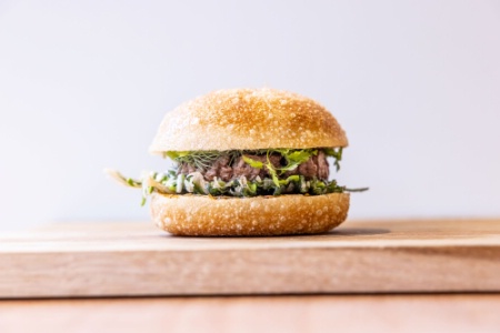 Le 'Empereur 2.0' de Pre & Fils par Allno a t lu meilleur burger de la capitale, lors de la Paris Burger Week 2022.